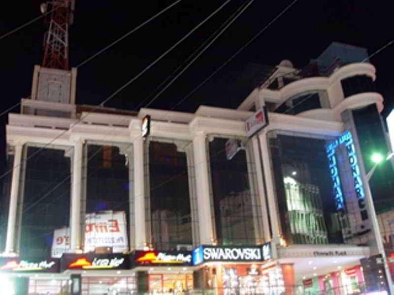 Отель Monarch Brigade Road Бангалор Экстерьер фото